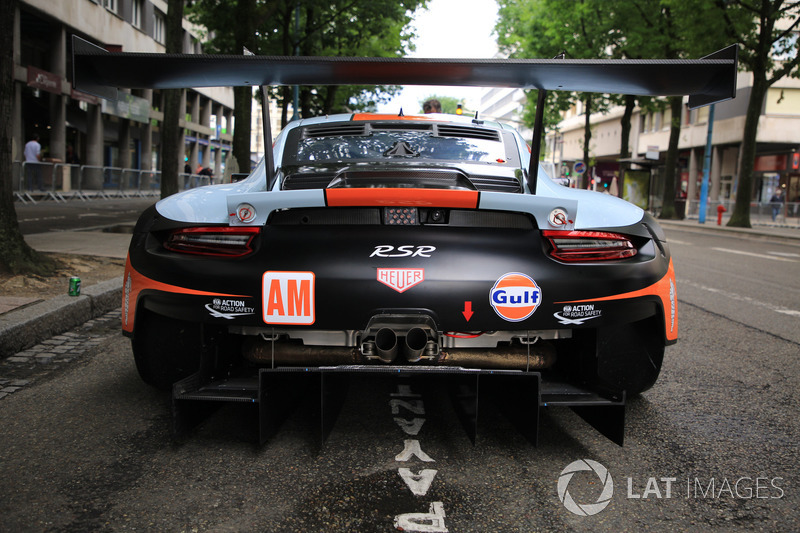 #86 Gulf Racing Porsche 911 RSR