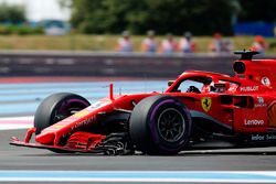 Sebastian Vettel, Ferrari SF71H, returns to the pits with a broken front wing