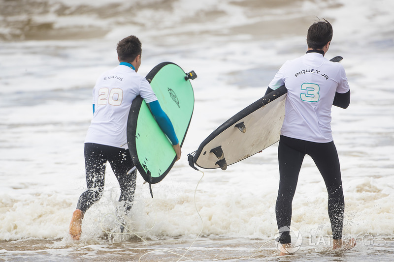 Mitch Evans, Jaguar Racing, Nelson Piquet Jr., Jaguar Racing, try some surfing