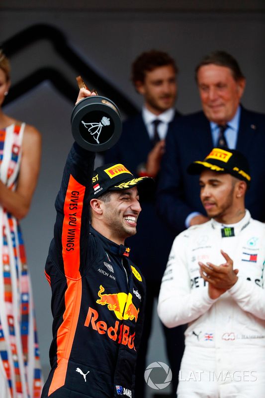 Podio: ganador de la carrera Daniel Ricciardo, Red Bull Racing