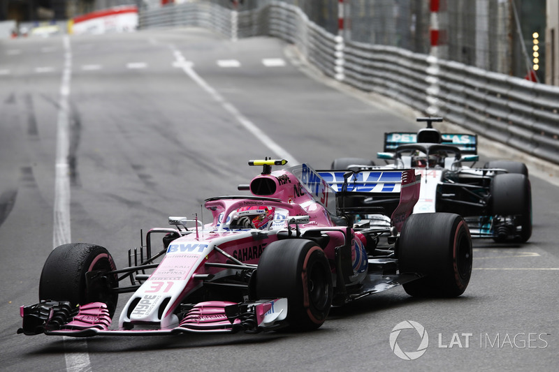 Esteban Ocon, Force India VJM11, leads Lewis Hamilton, Mercedes AMG F1 W09