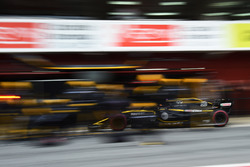 Arrêt au stand pour Carlos Sainz Jr., Renault Sport F1 Team RS18
