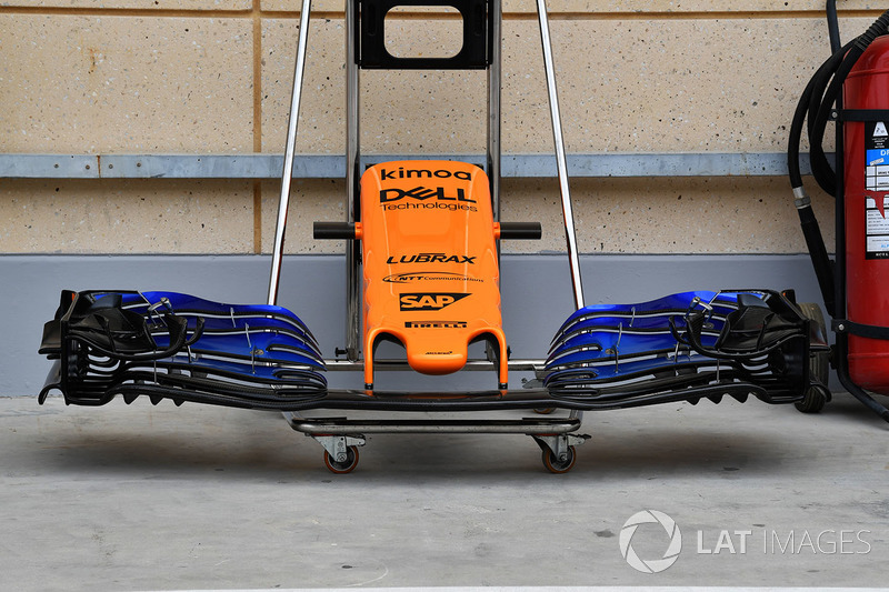 Nez et aileron avant de la McLaren MCL33