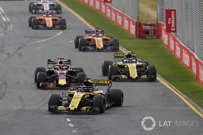 Nico Hulkenberg, Renault Sport F1 Team R.S. 18., leads Daniel Ricciardo, Red Bull Racing RB14 Tag Heuer, and Carlos Sainz Jr., Renault Sport F1 Team R.S. 18