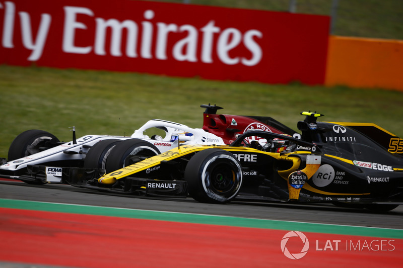 Carlos Sainz Jr., Renault Sport F1 Team R.S. 18, lotta con Marcus Ericsson, Sauber C37