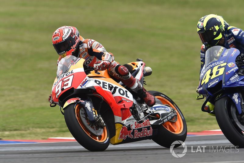 Marc Marquez, Repsol Honda Team, Valentino Rossi, Yamaha Factory Racing se touchent