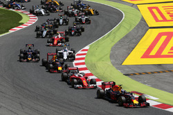 Daniel Ricciardo, Red Bull Racing RB12 bij de start