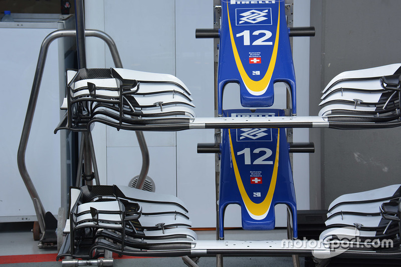 Sauber C35 front wing detail