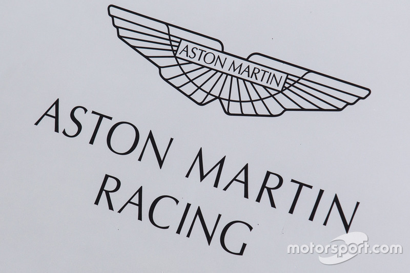 Fahrerlagerbereich, Aston Martin Racing und Logo