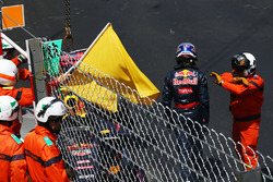 Max Verstappen, Red Bull Racing RB12 crash