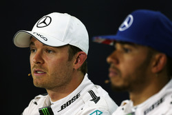 Nico Rosberg Mercedes AMG F1 e il compagno di squadra Lewis Hamilton Mercedes AMG F1 nella conferenz