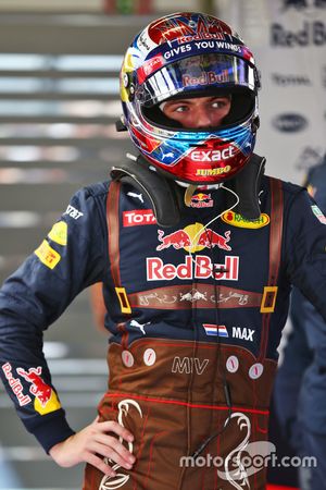 Max Verstappen, Red Bull Racing en carrera de Lederhosen juego