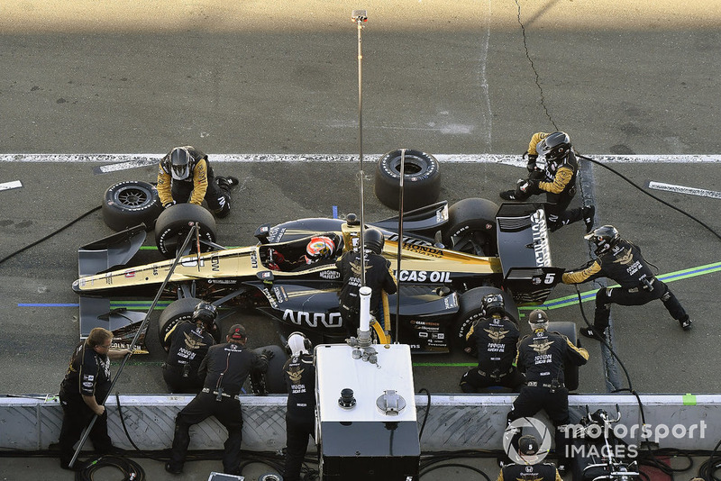 James Hinchcliffe, Schmidt Peterson Motorsports Honda pit stop