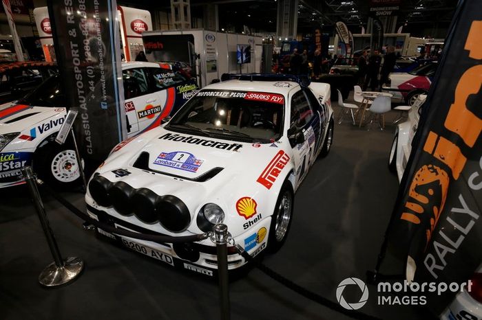 Los coches de rally se exhiben en el salón Autosport