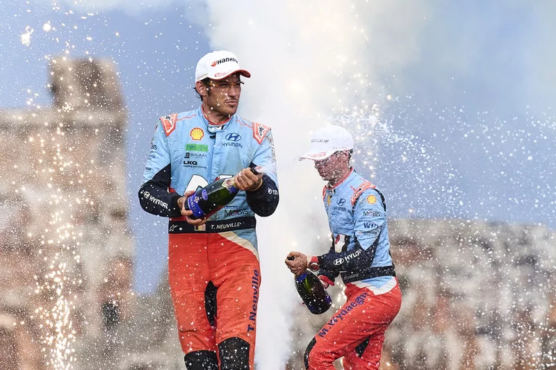 Podium : troisième place Thierry Neuville, Martijn Wydaeghe, Hyundai World Rally Team Hyundai i20 N Rally1
