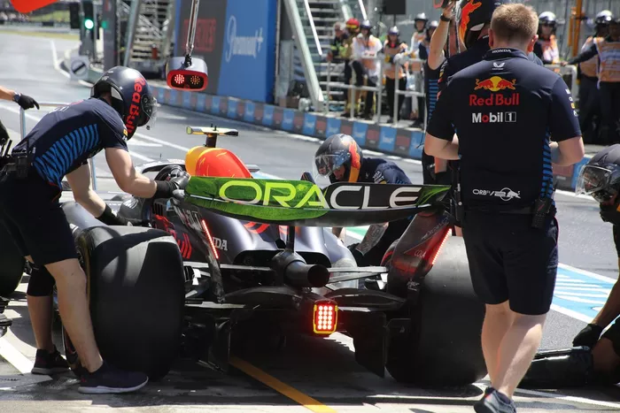 Red Bull Racing RB20 detalle trasero