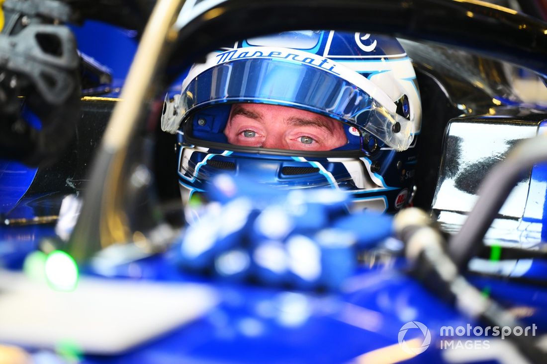 Stoffel Vandoorne z Belgii i Maserati MSG Racing przygląda się temu z bliska.