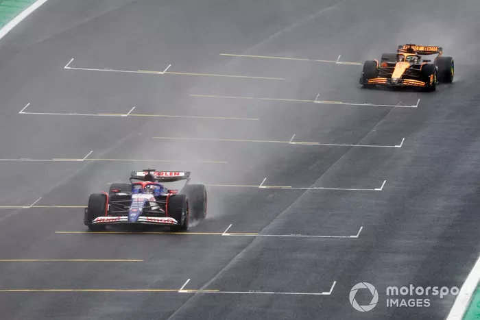 Liam Lawson, RB F1 Team VCARB 01, Oscar Piastri, McLaren MCL38