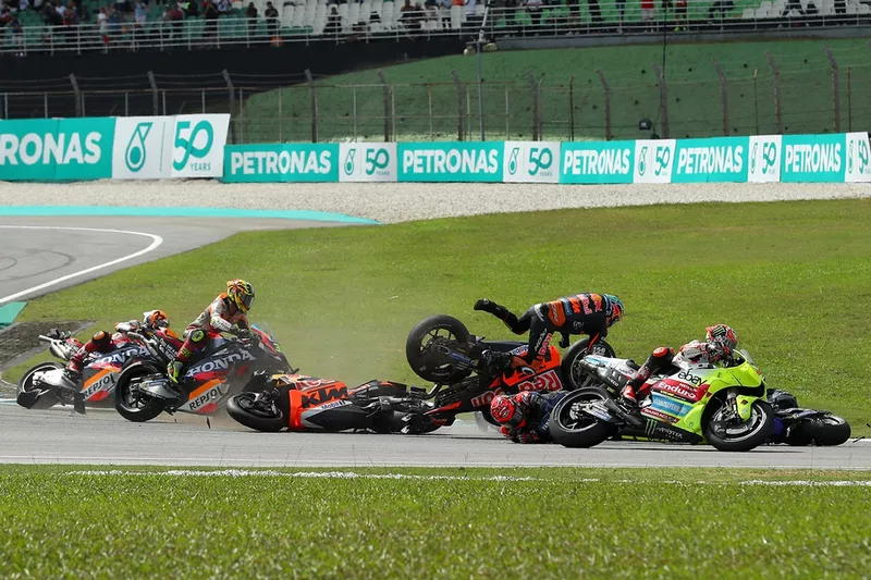 Brad Binder, Red Bull KTM Factory Racing, Jack Miller, Red Bull KTM Factory Racing, Fabio Quartararo, Yamaha Factory Racing Crash