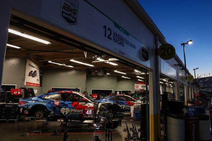 #48 Paul Miller Racing BMW M4 GT3 EVO: Dan Harper, Max Hesse, Jesse Krohn, Augusto Farfus