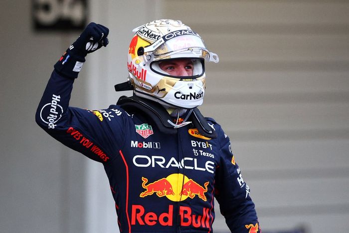 Podio: ganador y campeón del mundo Max Verstappen, Red Bull Racing