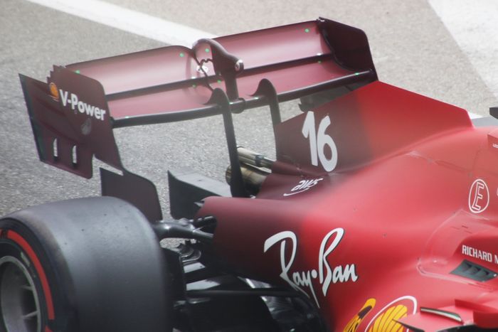 Detalle del alerón trasero del Ferrari SF21