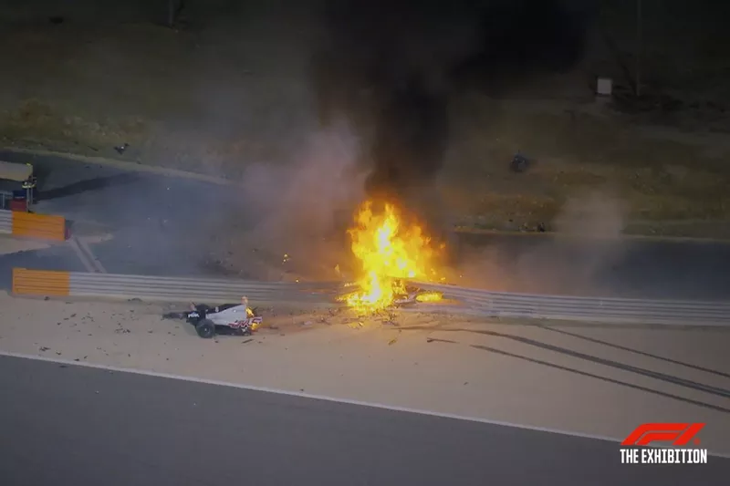 Exposition de la monoplace de Romain Grosjean après l'accident du GP de Bahreïn 2020