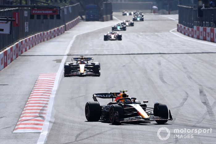 Sergio Pérez, Red Bull Racing RB19, Max Verstappen, Red Bull Racing RB19