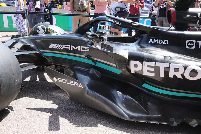 Mercedes W14: Seitenkasten und Unterboden 