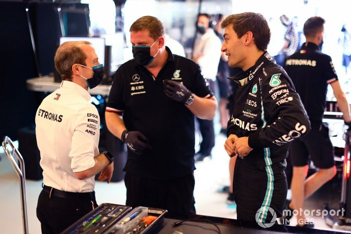 George Russell, Mercedes with mechanics 