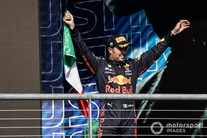 Podio: tercer lugar Sergio Pérez, Red Bull Racing
