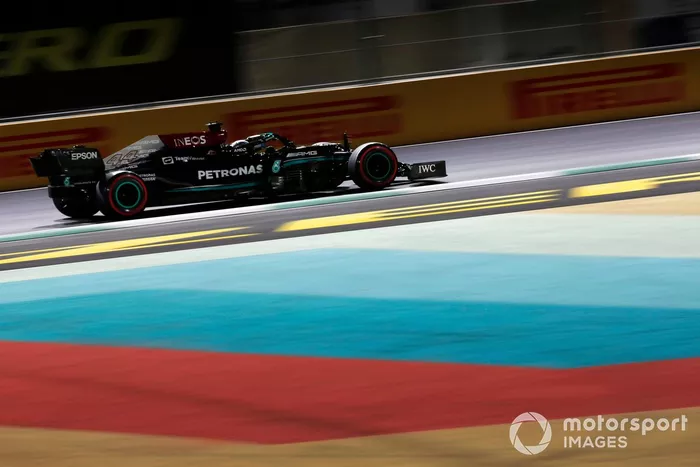 Lewis Hamilton, Mercedes W12