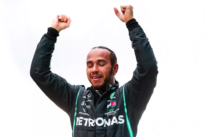 Ganador de la carrera y campeón del mundo Lewis Hamilton, Mercedes F1