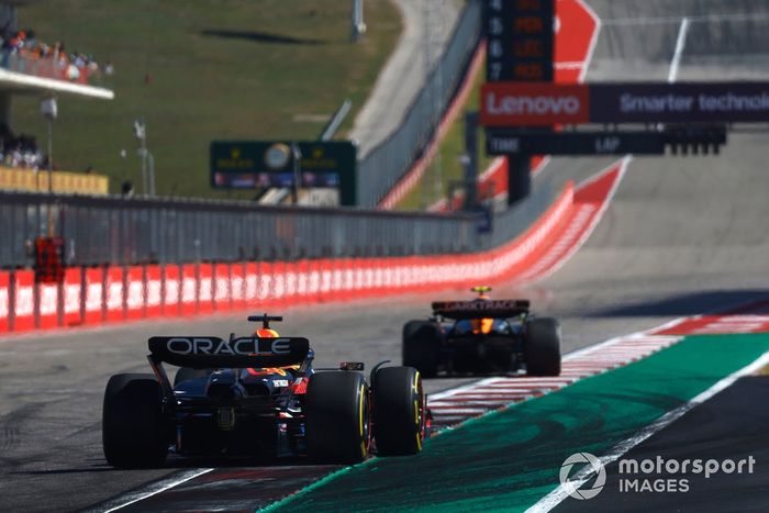 Lando Norris, McLaren MCL60, Max Verstappen, Red Bull Racing RB19