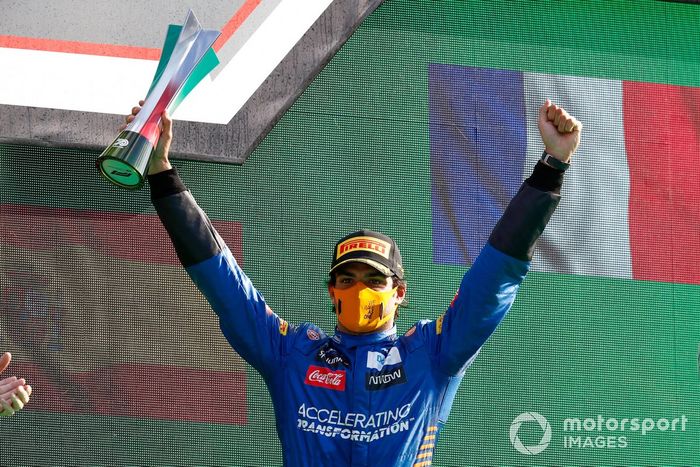 Podio: segundo lugar Carlos Sainz Jr., McLaren