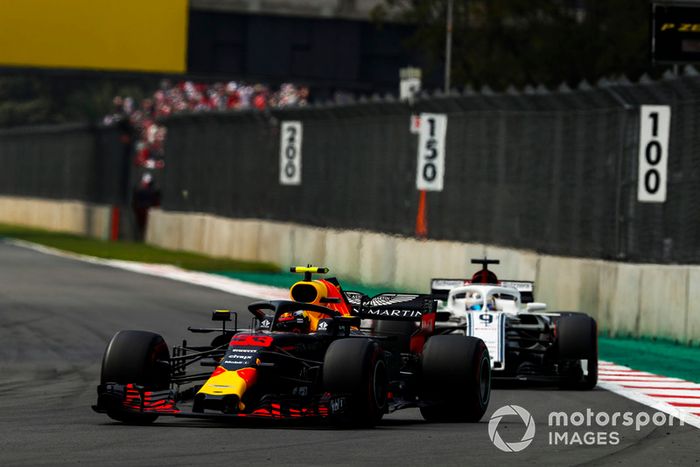 Max Verstappen, Red Bull Racing RB14, Marcus Ericsson, Sauber C37