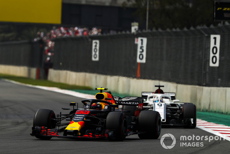 Max Verstappen, Red Bull Racing RB14, leads Marcus Ericsson, Sauber C37