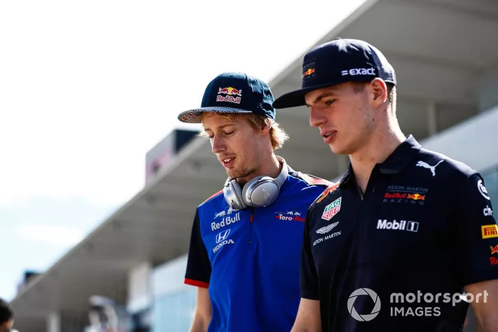 Brendon Hartley, Scuderia Toro Rosso, con Max Verstappen, Red Bull Racing