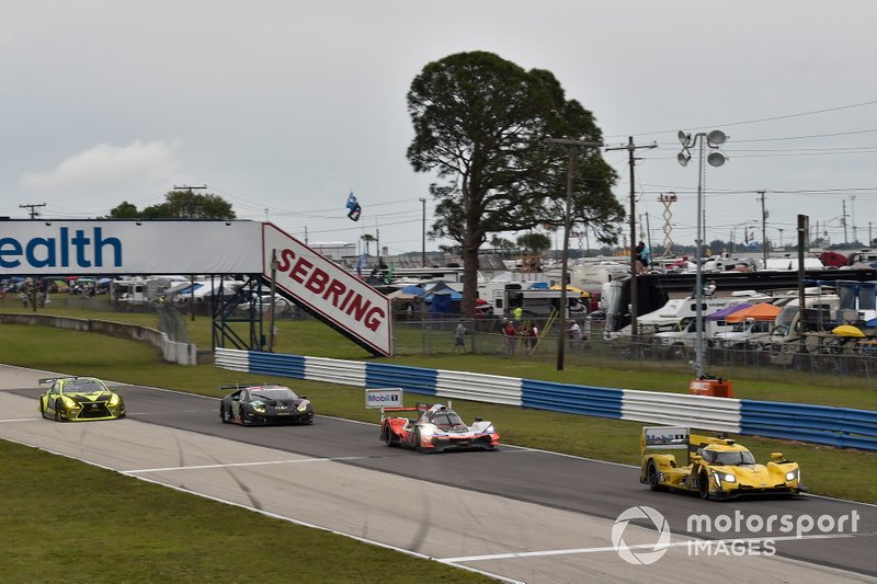 #84 JDC-Miller Motorsports Cadillac DPi, DPi: Simon Trummer, Stephen Simpson, Chris Miller, #7 Acura Team Penske Acura DPi, DPi: Helio Castroneves, Ricky Taylor, Alexander Rossi