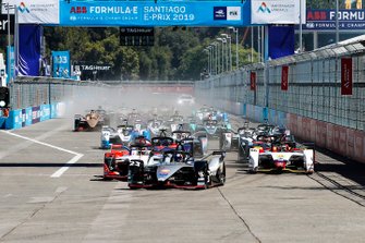 Sébastien Buemi, Nissan e.Dams, Nissan IMO1, precede Pascal Wehrlein, Mahindra Racing, M5 Electro e Daniel Abt, Audi Sport ABT Schaeffler, Audi e-tron FE05