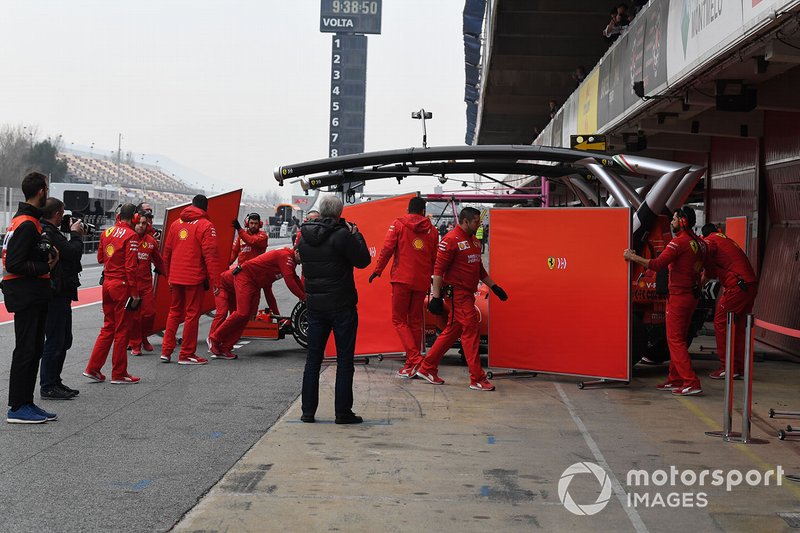 Sebastian Vettel, Ferrari SF90, ritorna ai box