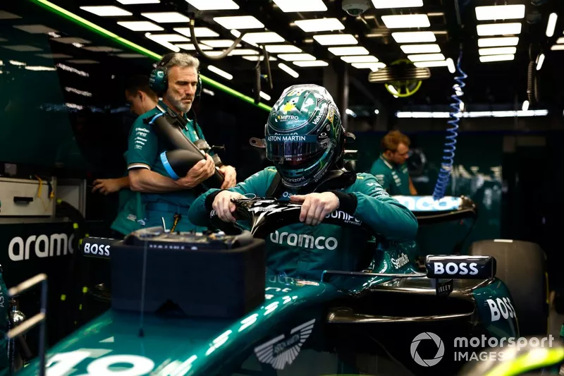 Lance Stroll, Aston Martin AMR24, s'installe dans son siège