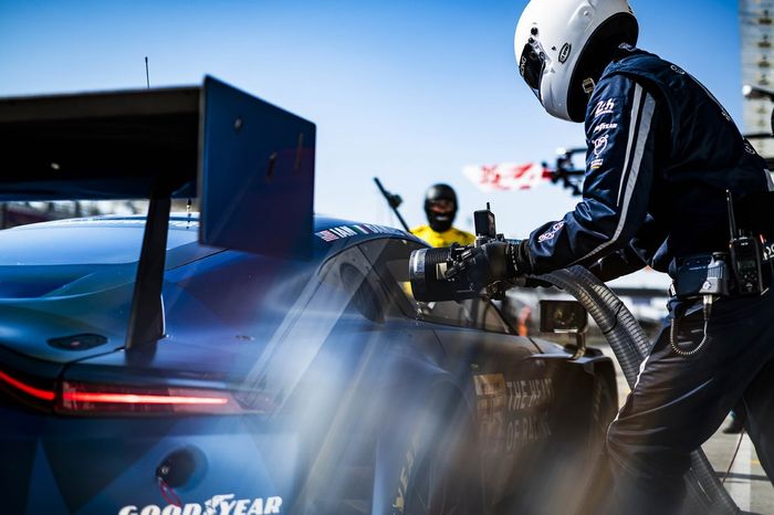 #27 Heart Of Racing Team Aston Martin Vantage AMR LMGT3: Ian James, Daniel Mancinelli, Alex Riberas