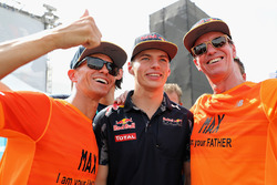 Max Verstappen, Red Bull Racing met fans