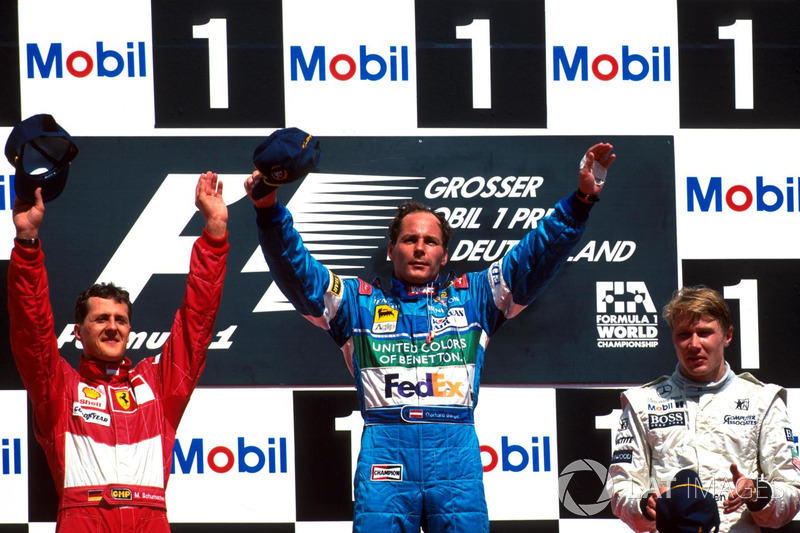 Podium : le vainqueur Gerhard Berger, Benetton Renault, le second Michael Schumacher, Ferrari, le troisième Mika Hakkinen, McLaren