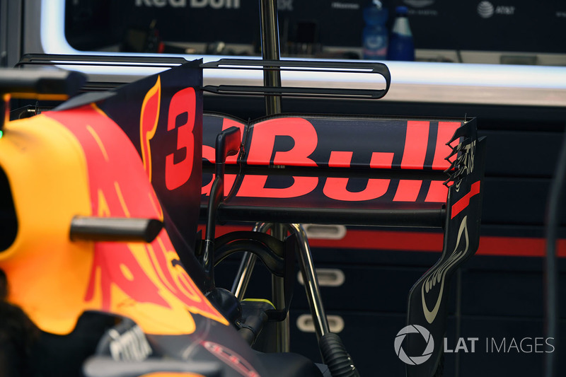 Red Bull Racing RB13 arka kanat detay