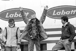 Podio: ganador de la carrera Gilles Villeneuve, Ferrari, tercer lugar Carlos Reutemann, Ferrari