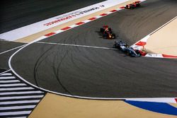 Lewis Hamilton, Mercedes AMG F1 W08, Max Verstappen, Red Bull Racing RB13, Daniel Ricciardo, Red Bul