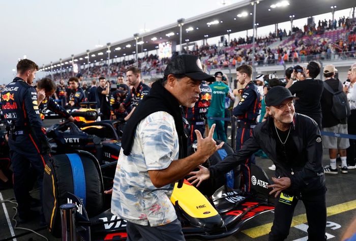 Robert Trujillo y Lars Ulrich de Metallica en la parrilla con el equipo Oracle Red Bull Racing 