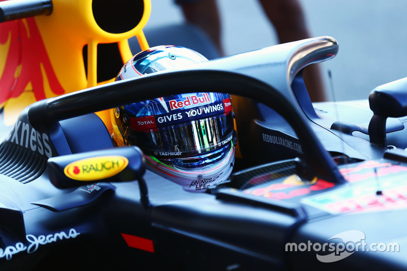 Ricciardo met de halo op de RB12